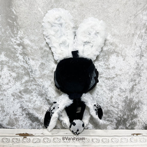 <24005>Black VANNY with white cross lace