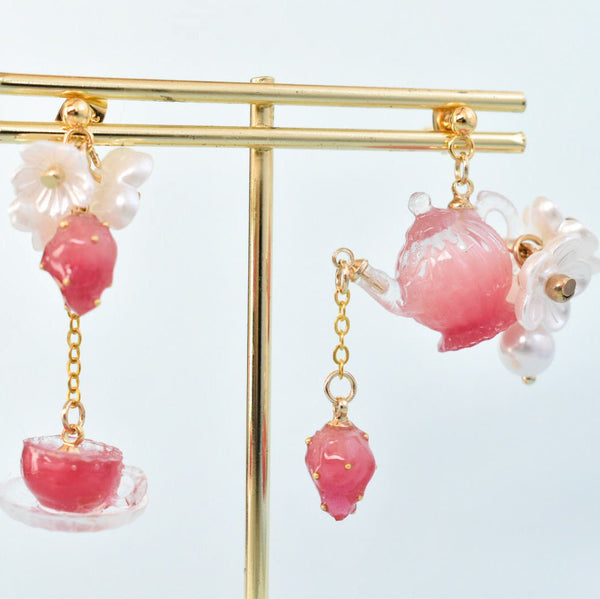 <25010>Dreamy Strawberry Tea Set Red to Pink Gradient (Earring)