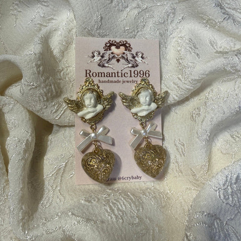<25020>antique angel ピアス