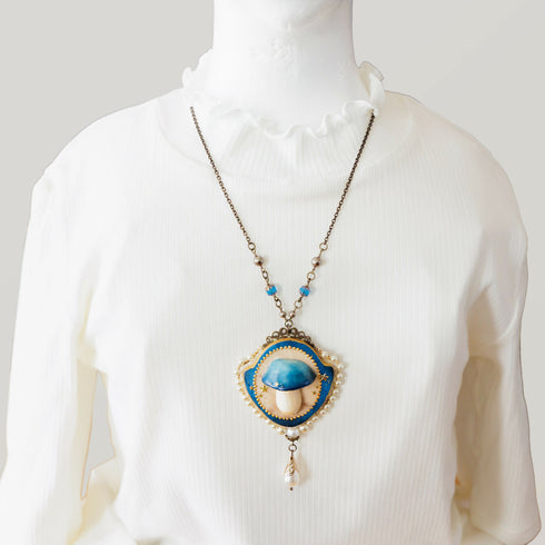 夜の森のきのこのネックレス