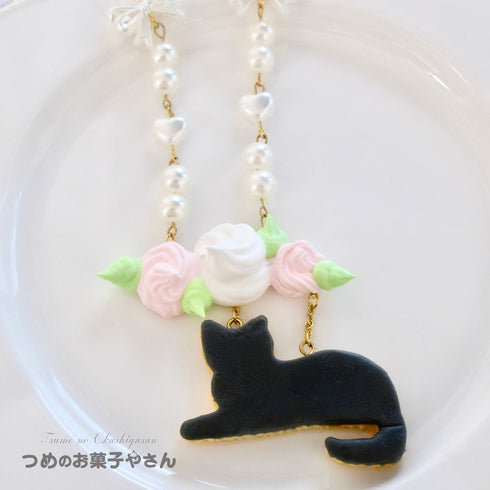 <31010>黒猫クッキーのネックレス おすわり