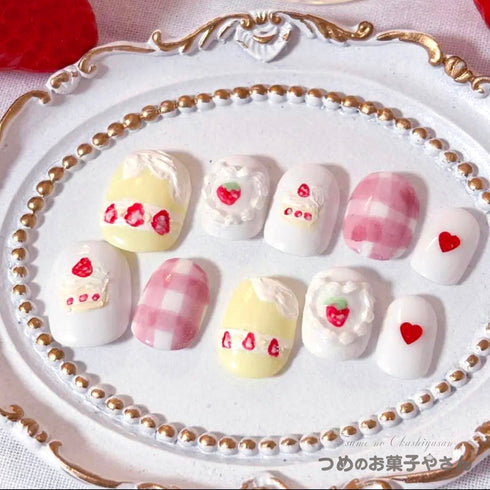 <31033>いちごショートケーキネイルチップ Lサイズ