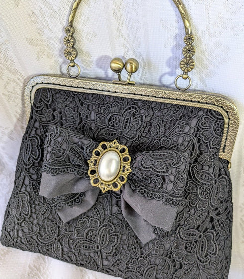 <35010>黒レースがま口バッグ 金具ハンドル