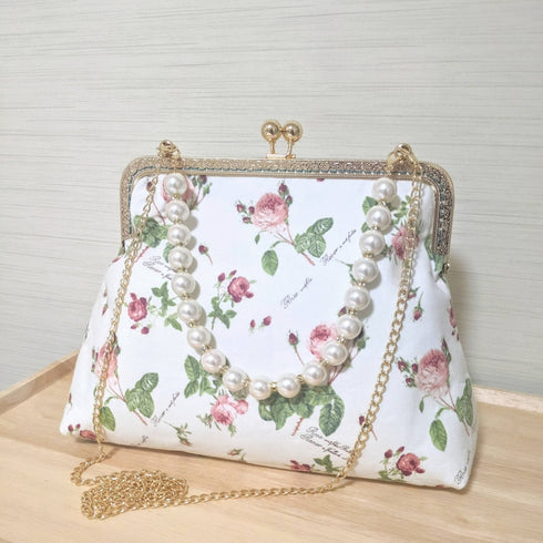 <35020>薔薇柄パールがま口バッグ 白