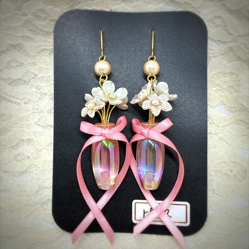 <37113>お花と花瓶のピアス 細長