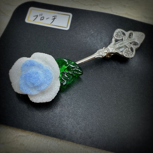 <37114>バラのお砂糖ブローチ サックス