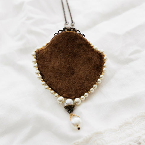 夜の森のきのこのネックレス