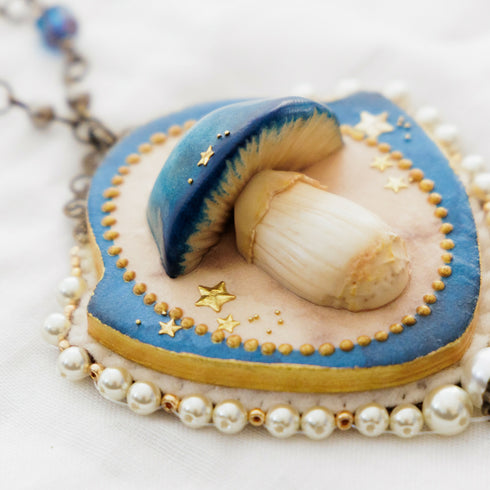 夜の森のきのこのネックレス