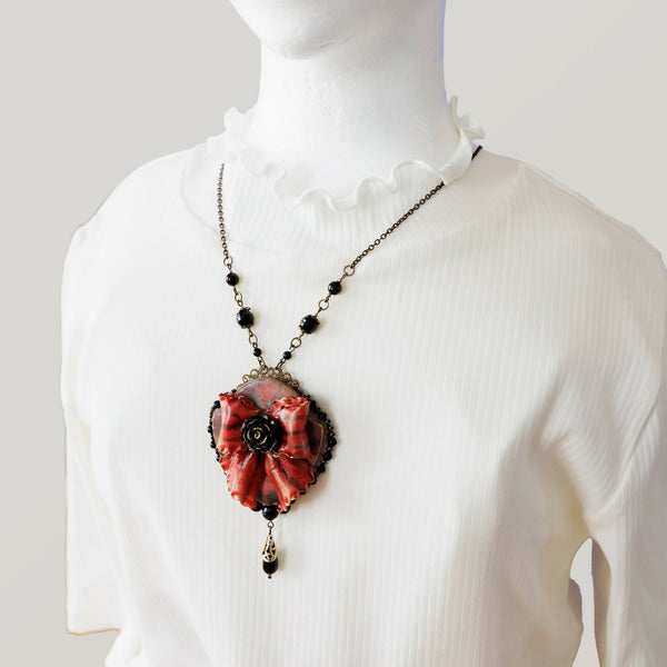 リボンのネックレス/エンジ