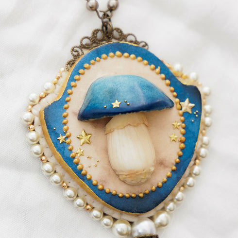 夜の森のきのこのネックレス