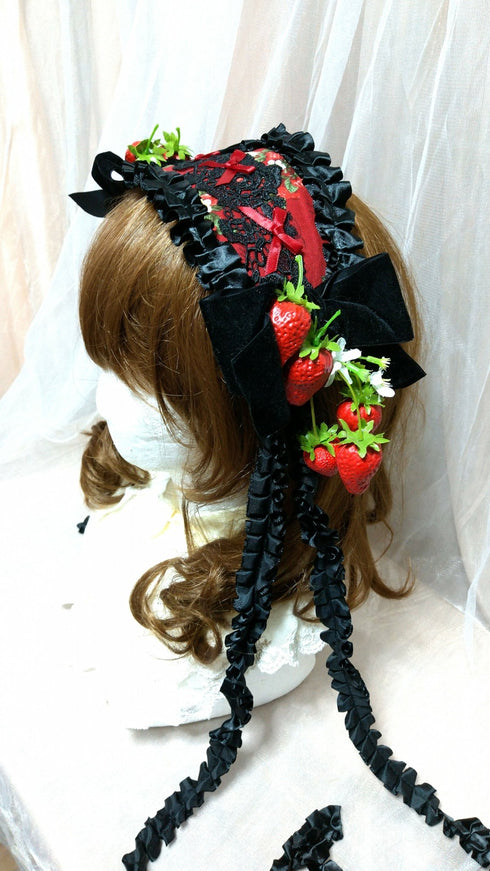 苺のヘッドドレス(黒×赤)