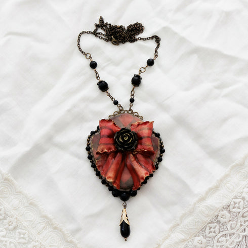 リボンのネックレス/エンジ