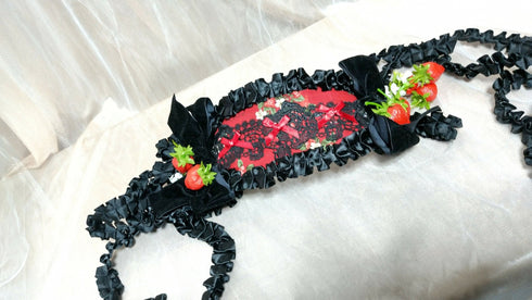 苺のヘッドドレス(黒×赤)