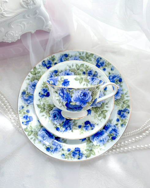 Dream-fulfilling Blue Rose Tea Set