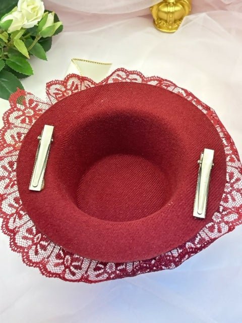 白くて可愛い♡いちごケーキの赤いミニハット