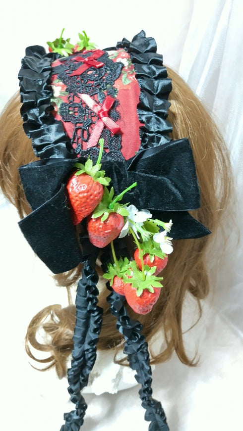 苺のヘッドドレス(黒×赤)