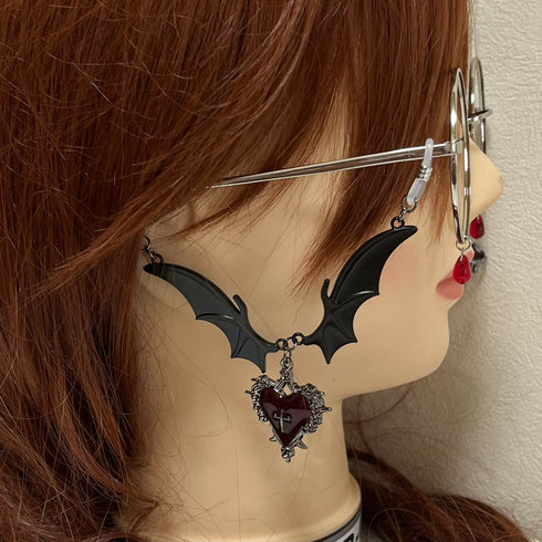 赤い夜とコウモリの丸メガネ