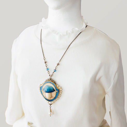 夜の森のきのこのネックレス