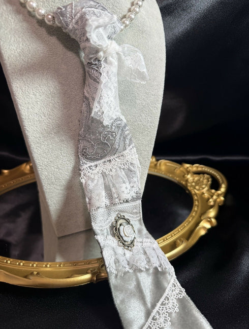 Grey shell lace tie
