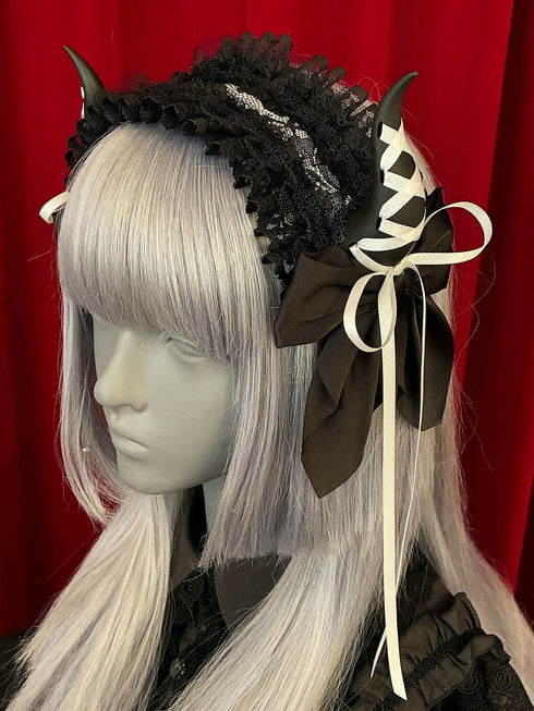 レースアップホーン ヘッドドレス/黒×白
