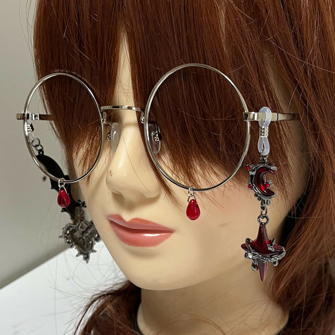 赤い夜とコウモリの丸メガネ