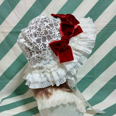 ボルドーリボンのベビーボンネ白