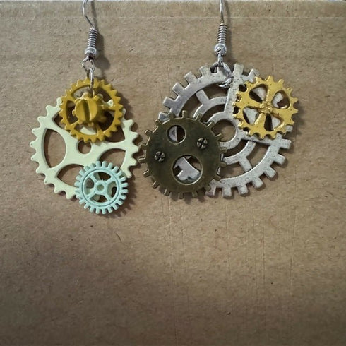 歯車ピアス(ホワイト・シルバー)