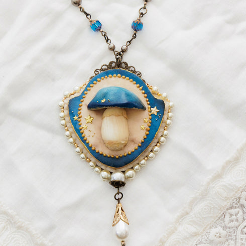 夜の森のきのこのネックレス